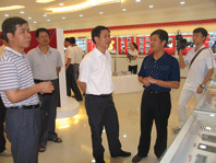 南平市委副書(shū)記黃福清、市委常委統戰部部長(cháng)黃健平一行視察虹潤公司