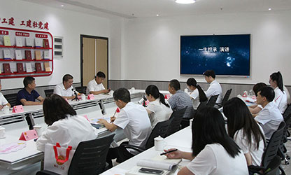 林善平董事長(cháng)在經(jīng)典書(shū)籍閱讀分享會(huì )上作《一生擔承》演講